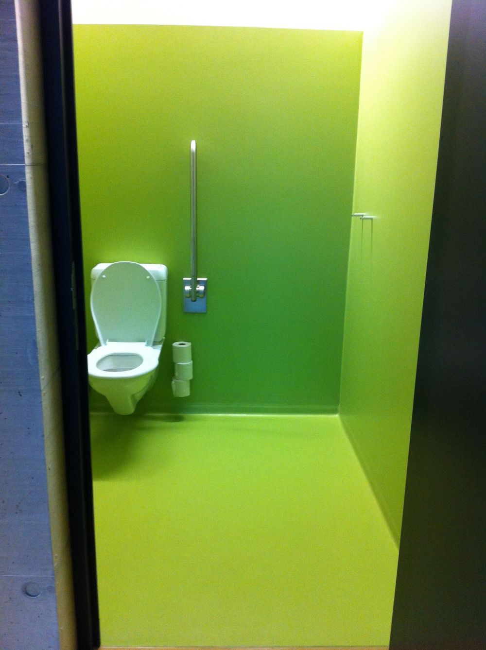 Rollstuhl-WC TKK-00-61: Rollstuhl-WC.