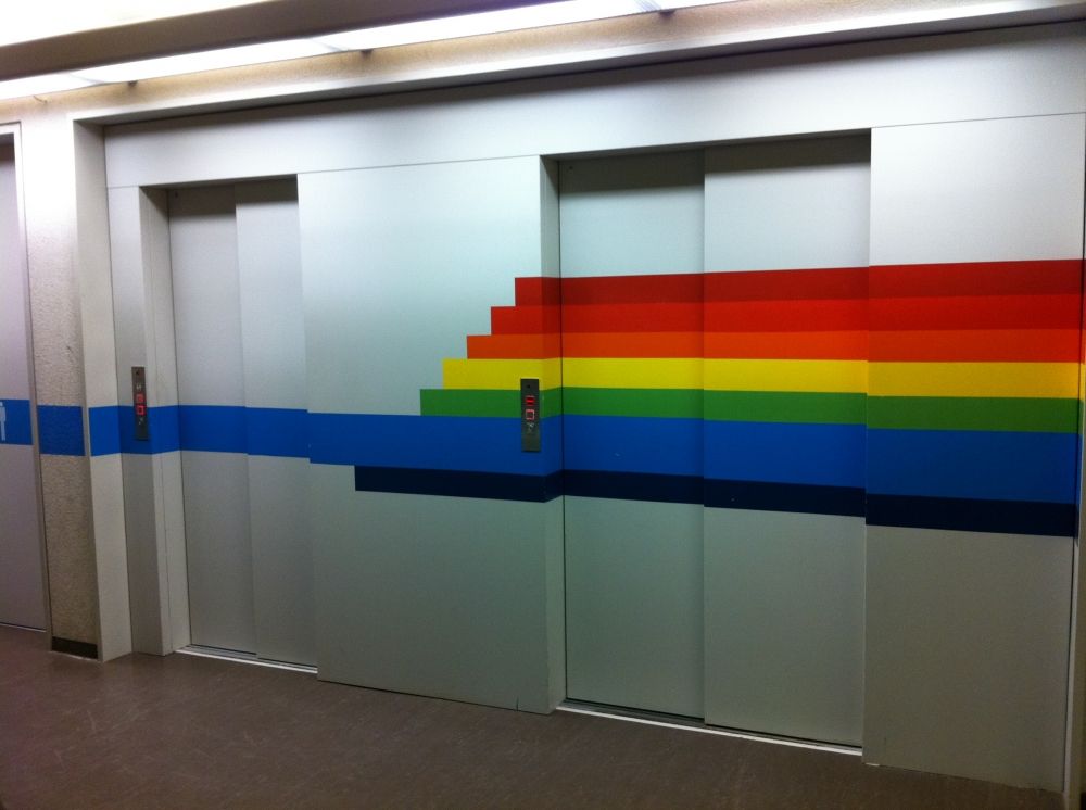 BOT, der kleinere Lift im Hauptgebäude: Der kleinere Lift links.