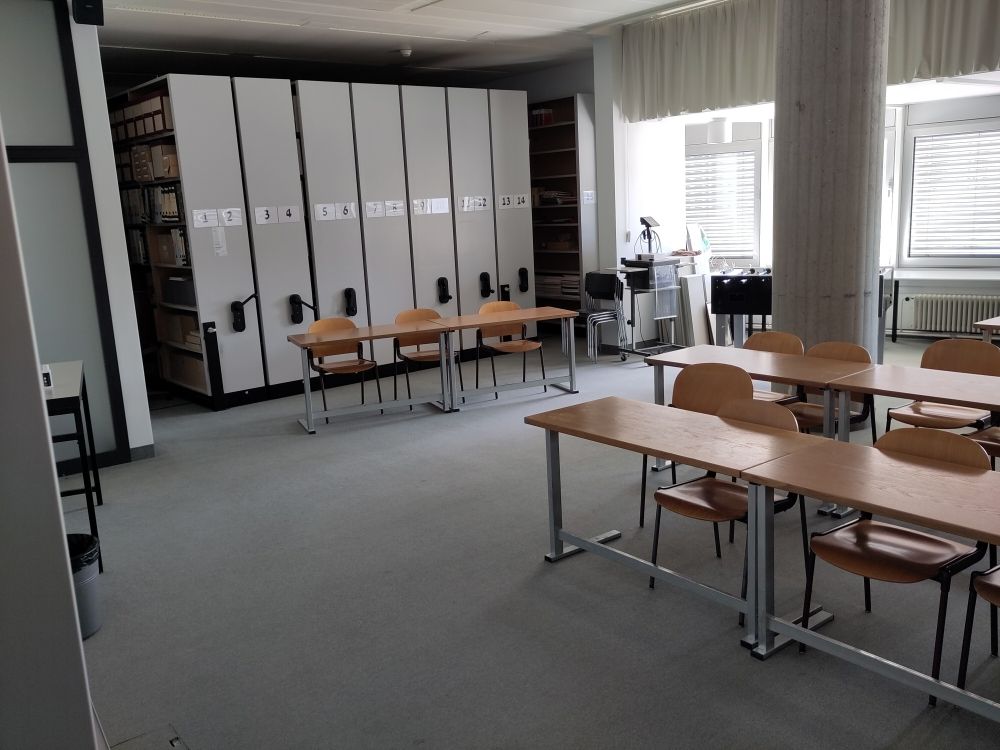 Arbeitsraum für Studierende Y36-K-08: Innenansicht des Raums links (von Tür aus)