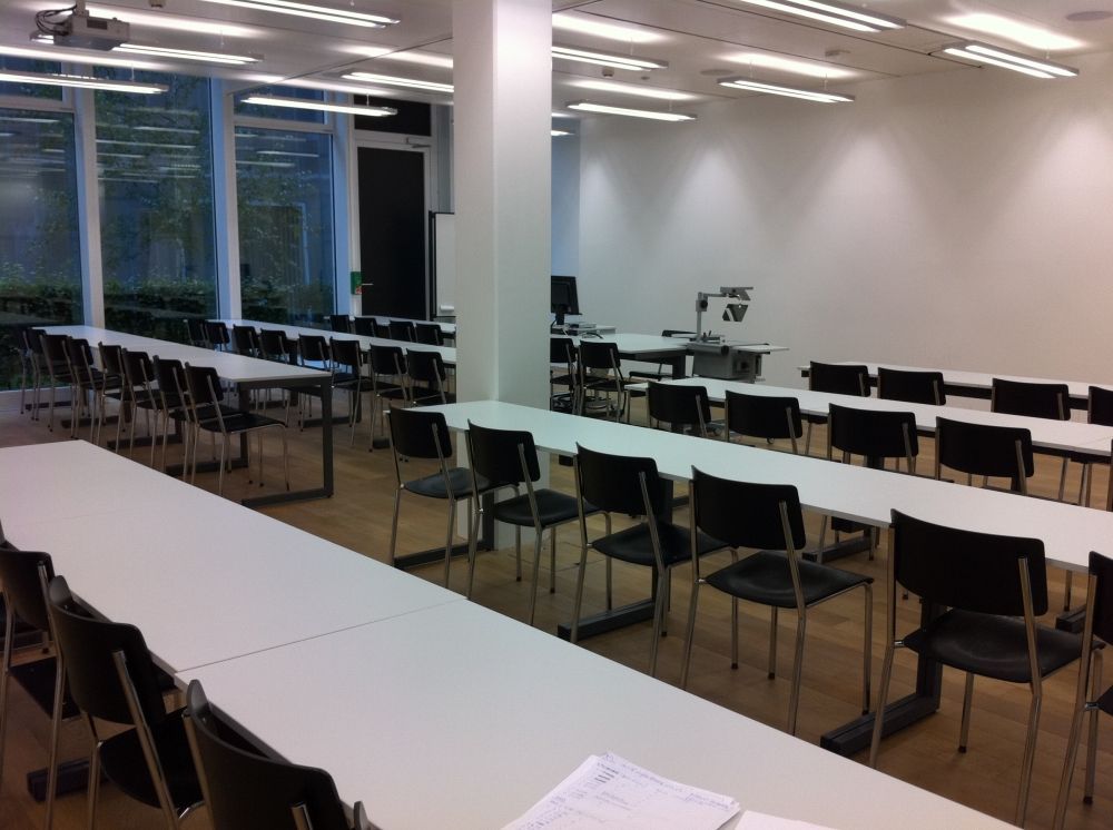 Seminarraum AFL-E-020: In Richtung Flipchart.