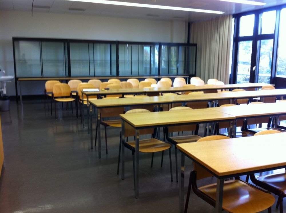 Seminarraum Y11-F-06: Seminarraum (von der Wandtafel aus).