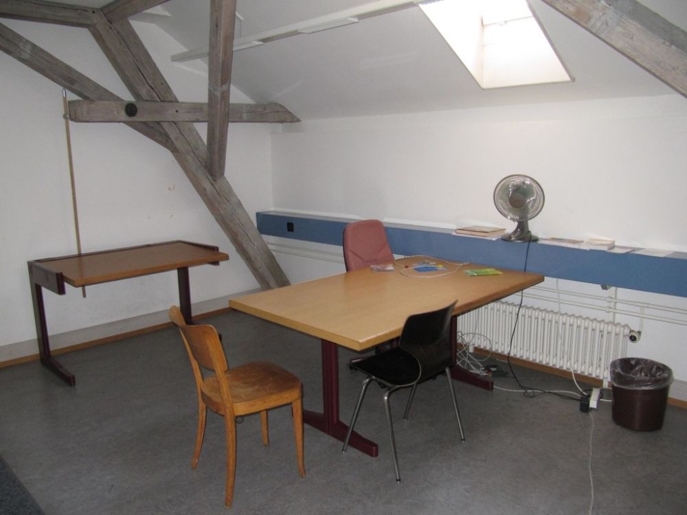 Computer-Arbeitsraum KIR-3-303: Arbeitstisch.