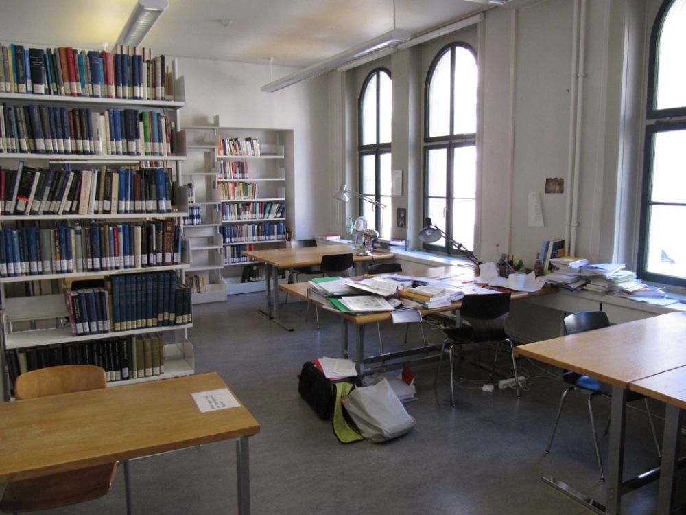 Arbeitsraum für Studierende KIR-1-114: Innenansicht Arbeitsraum.