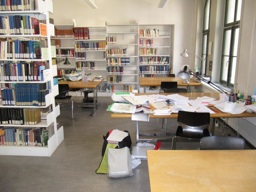 Arbeitsraum für Studierende KIR-1-114: Innenansicht Arbeitsraum.