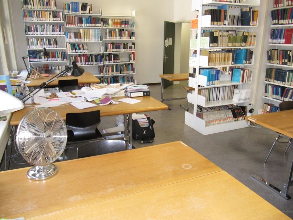 Arbeitsraum für Studierende KIR-1-114: Innenansicht Arbeitsraum.