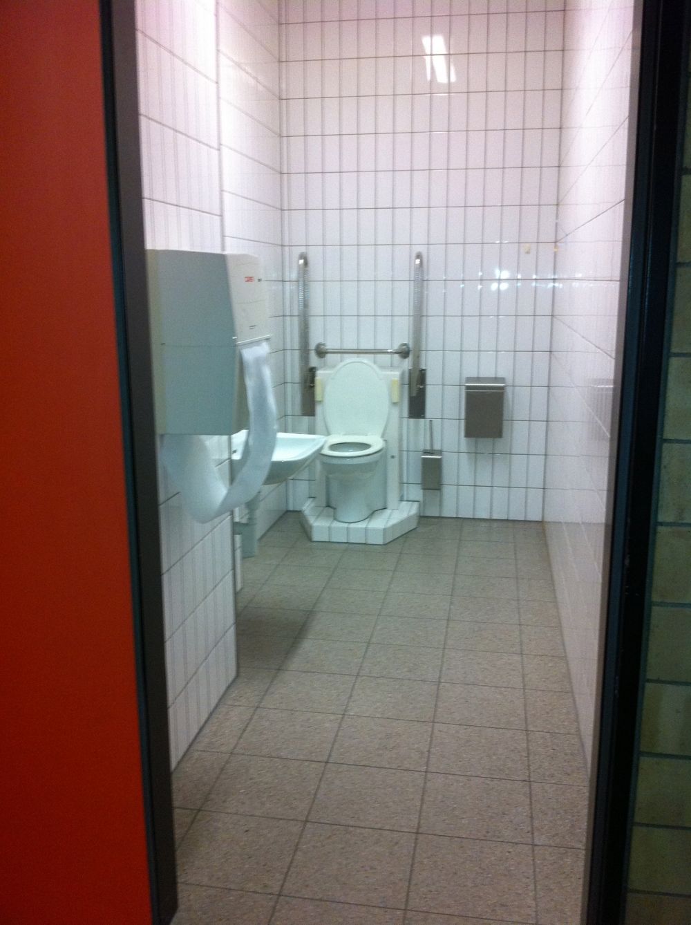 Rollstuhl-WC Y23-F-7: Rollstuhl-WC (Innenansicht).