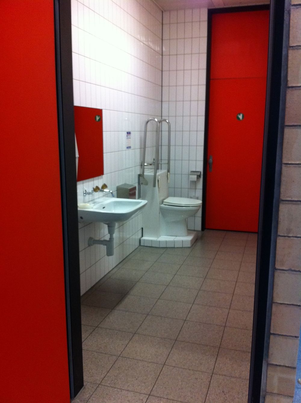 Rollstuhl-WC Y23-J-13: Rollstuhl-WC (Innenansicht).