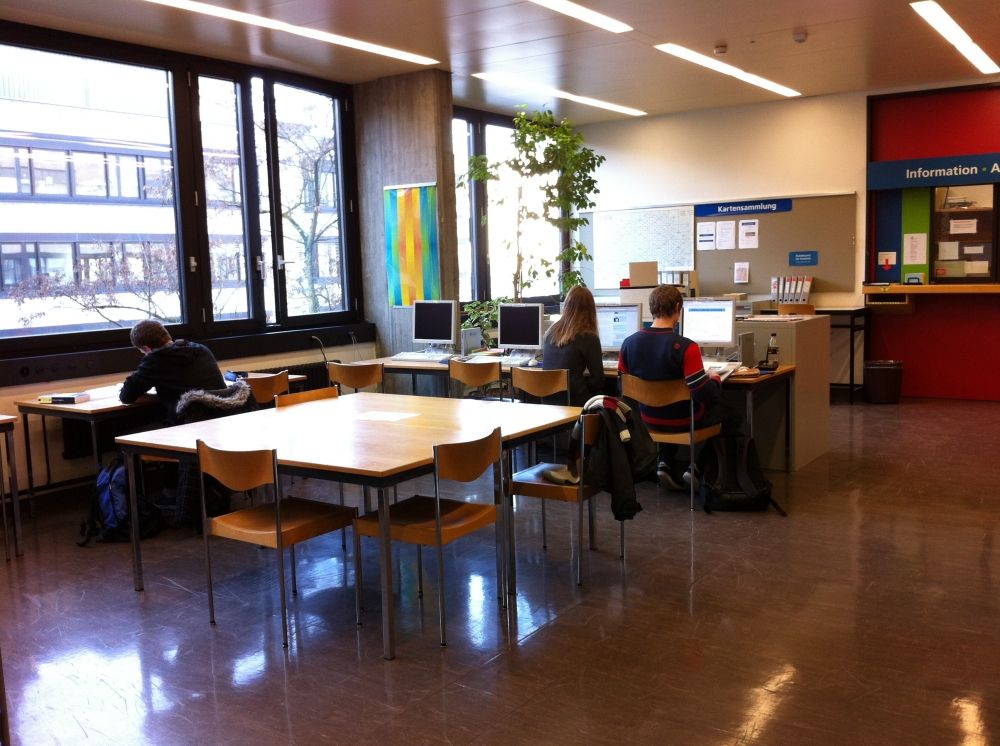 Y25-K, Bibliothek: Bibliothek Innenraum.