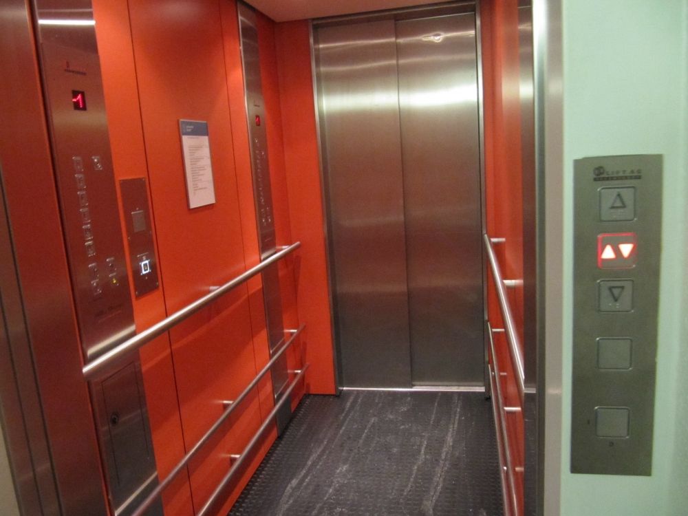 KAB, Lift: Innenraum des Liftes.