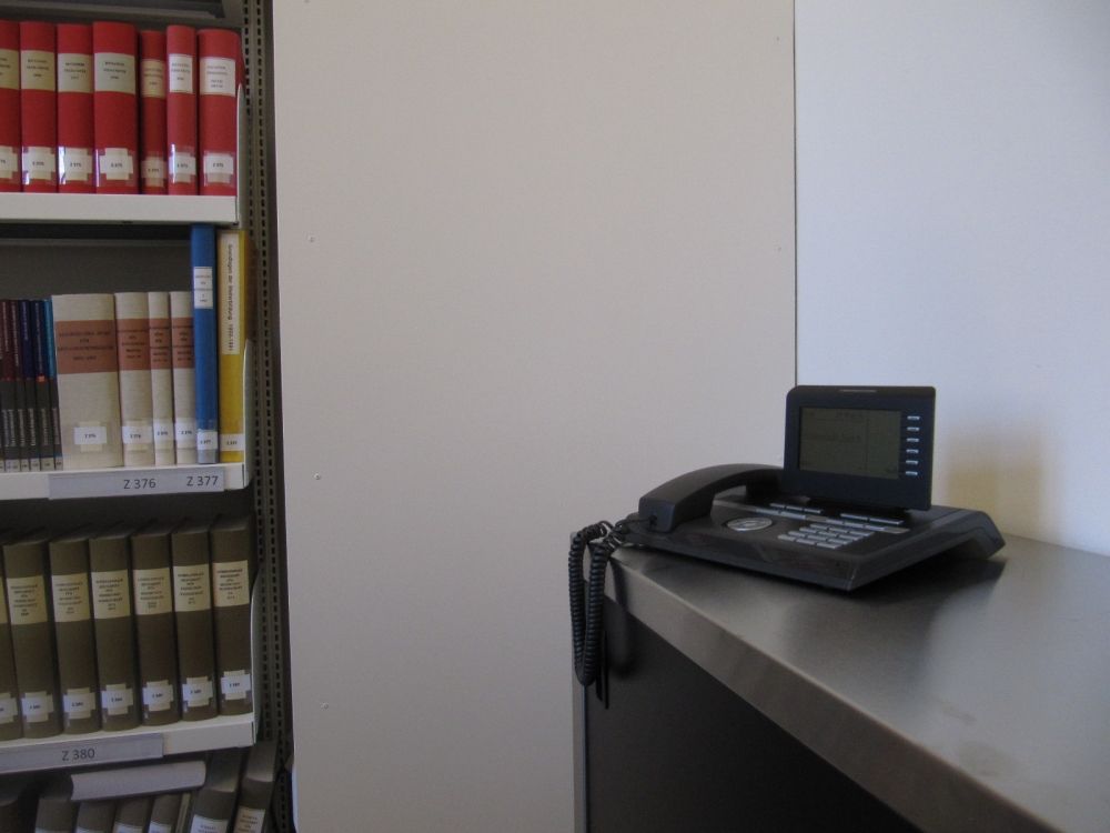 Sitzungsraum KAB-E-12: Telefon.