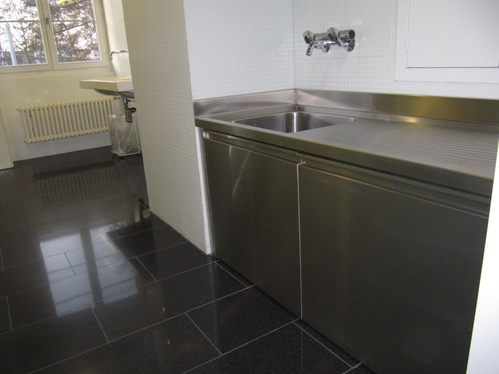 WC-Anlage KAA-G-02: Abwaschbecken.