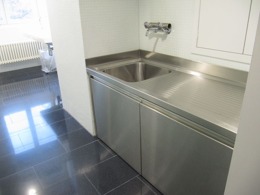 WC-Anlage KAA-F-02: Abwaschbecken.