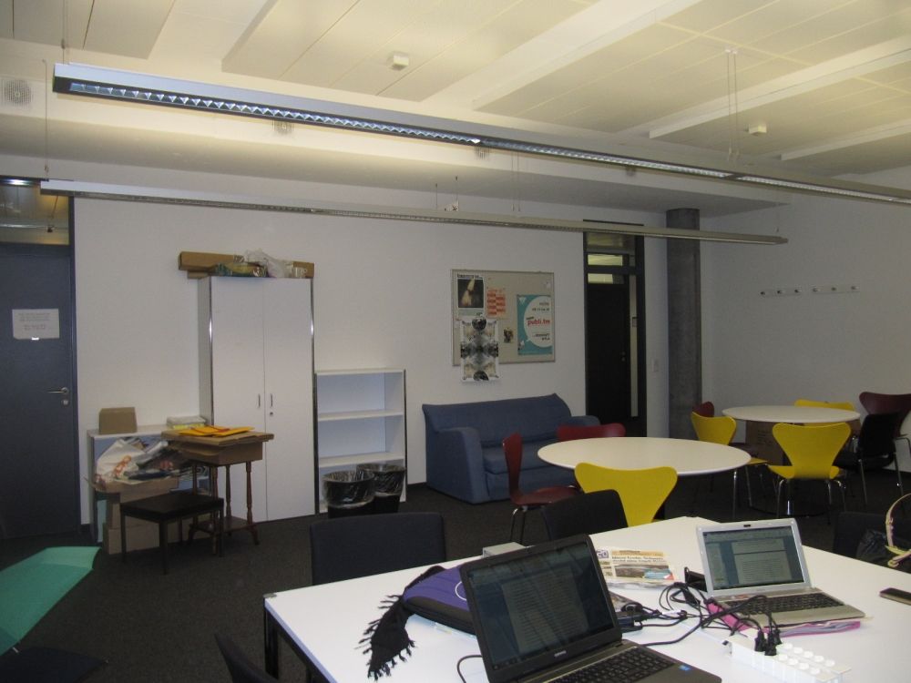 Arbeitsraum für Studierende AND-3-37: Arbeitsraum mit Blick Richtung Eingang.