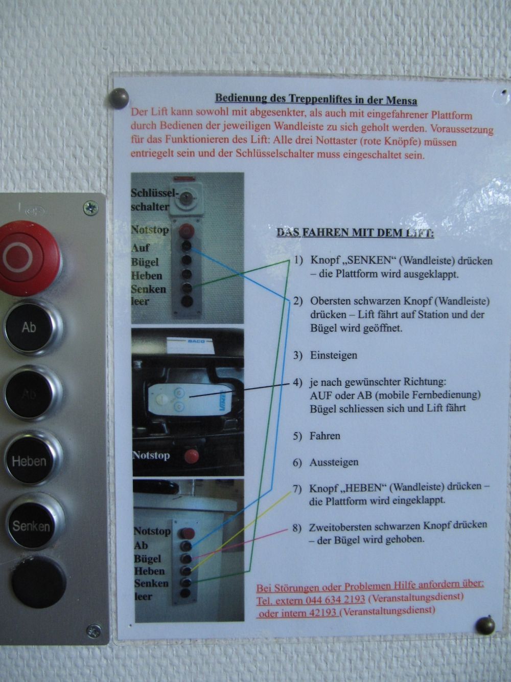 MEN-B, Treppenlift: Tasten und Bedienungsanleitung zum Treppenlift, welche oben und unten an der Wand angebracht sind. Eine Bedienungsanleitung gibt es auch auf dem Lift.