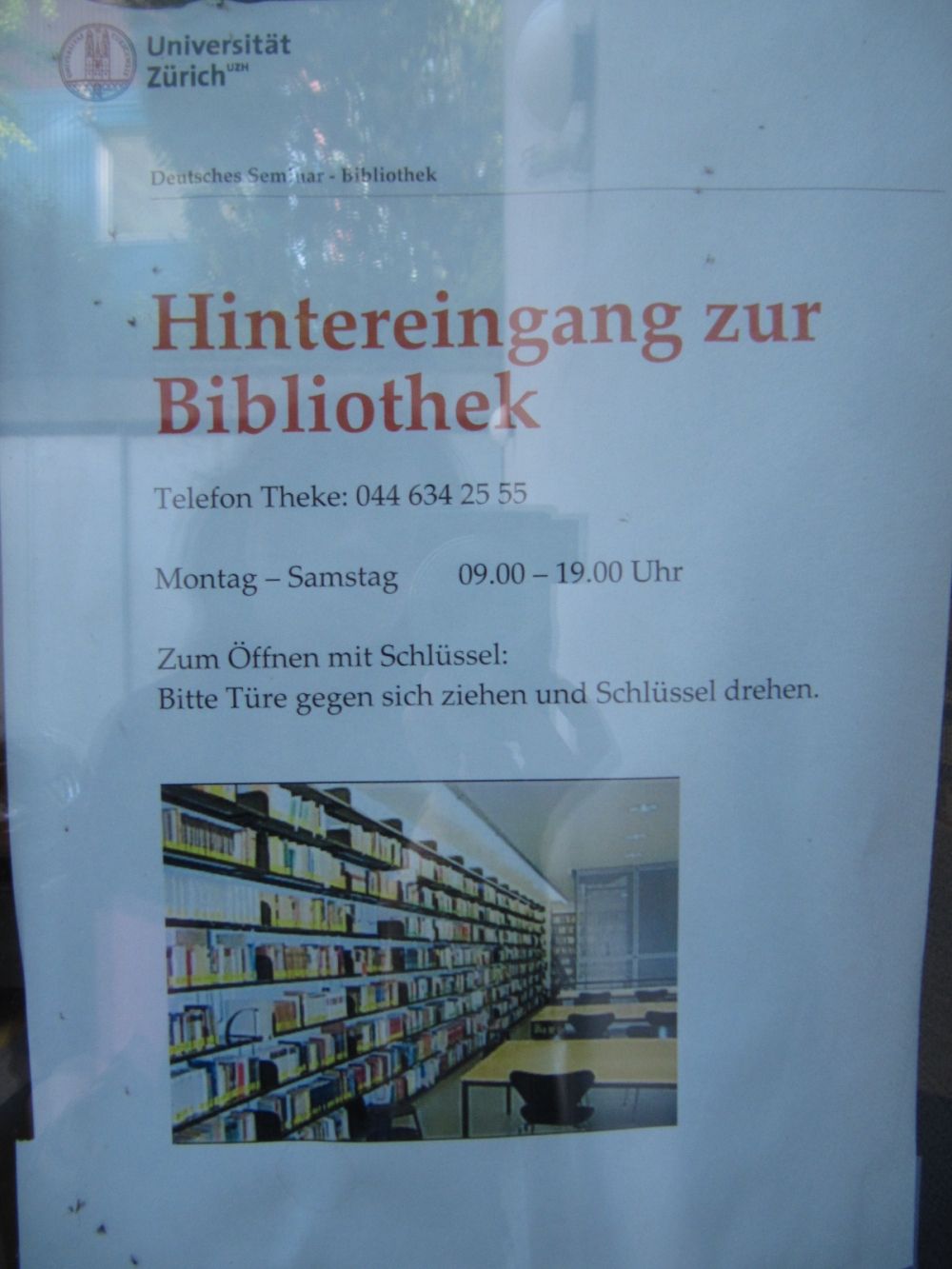 Gebäude SOD: Notiz beim alternativen Eingang UG.
Türe ist schwer. Bei benötigter Hilfe folgende Nummer anrufen: 044 634 25 55.