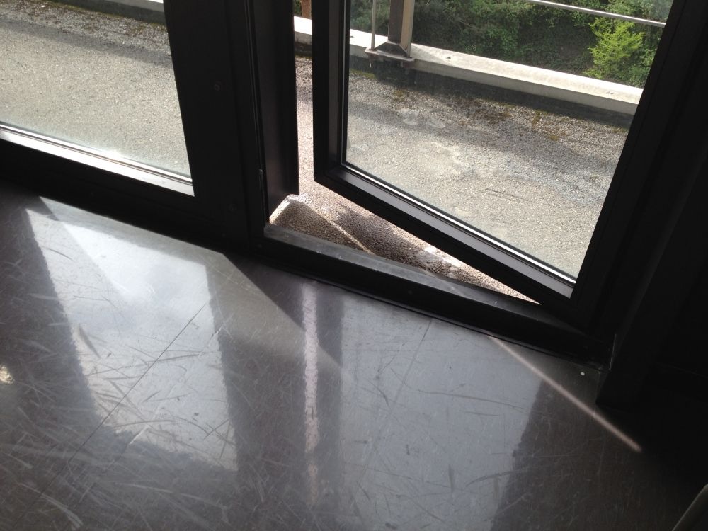 Y11-F, Balkon/Terrasse: Zugang zum Fluchtbalkon, Schwelle (Y11-H-26).