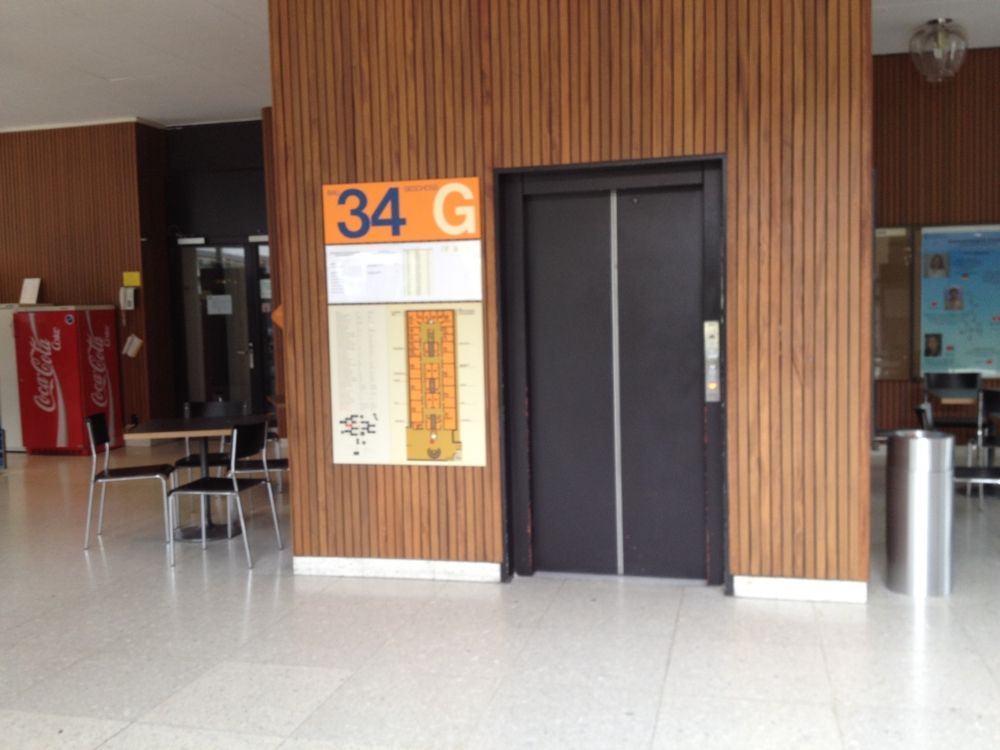 Y34, bei der Wendeltreppe: Lift (Foto aus Stockwerk G).
