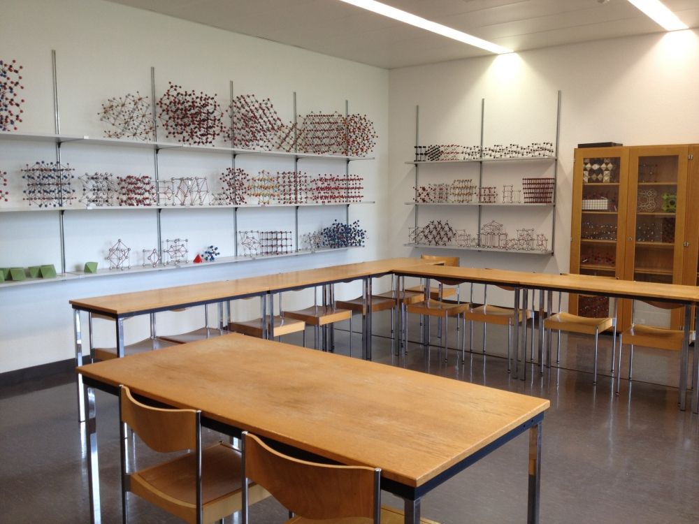 Seminarraum Y34-F-01: Seminarraum von der Wandtafel aus.