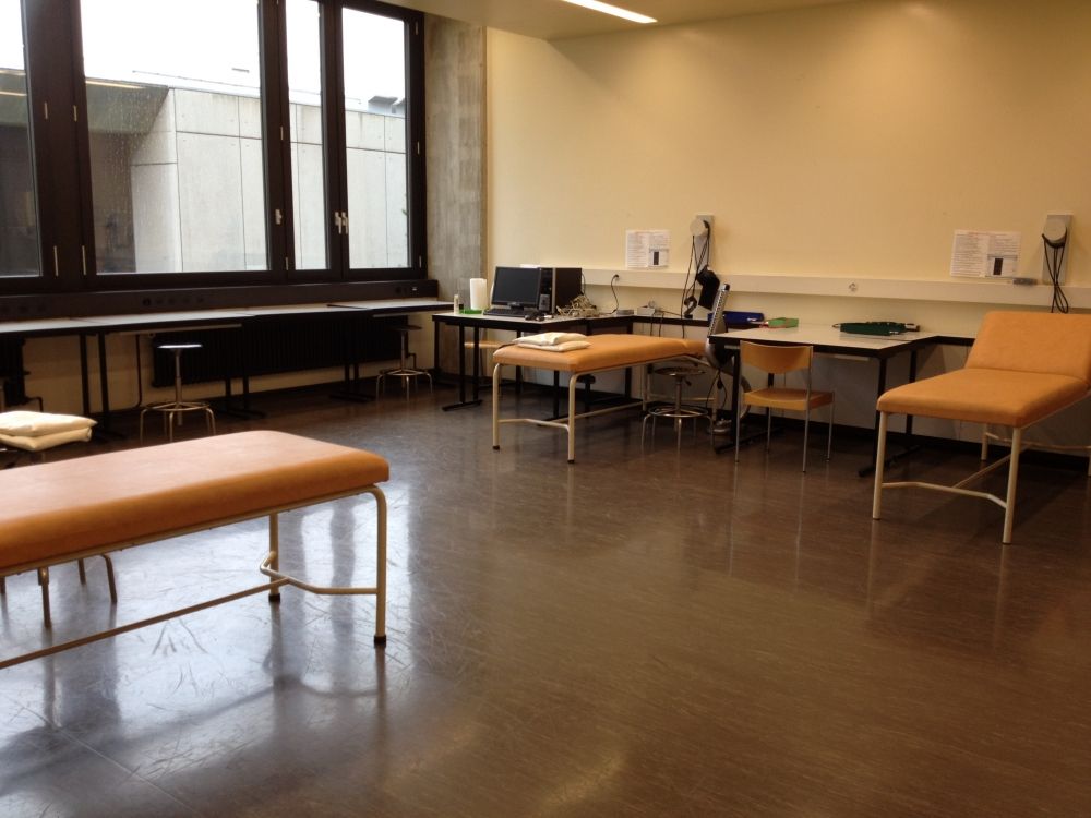 Praktikumsraum Y23-H-36: Kurslabor.