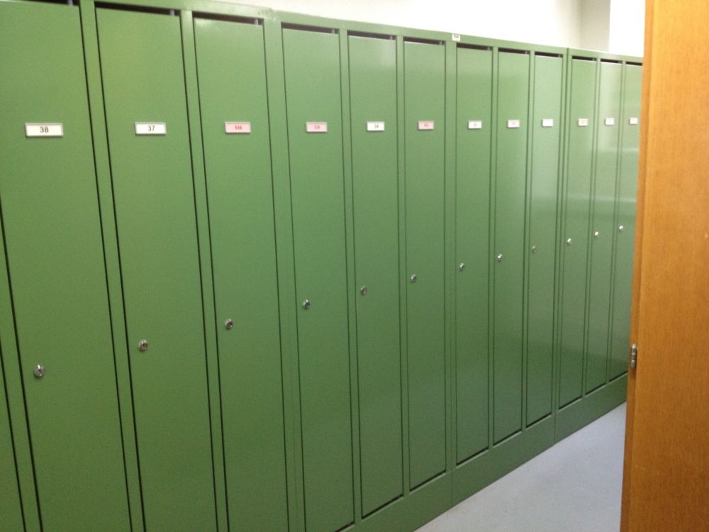 PEL-A, Schliessfächer/Garderobe: Ausschliesslich für Zahnärztinnen.