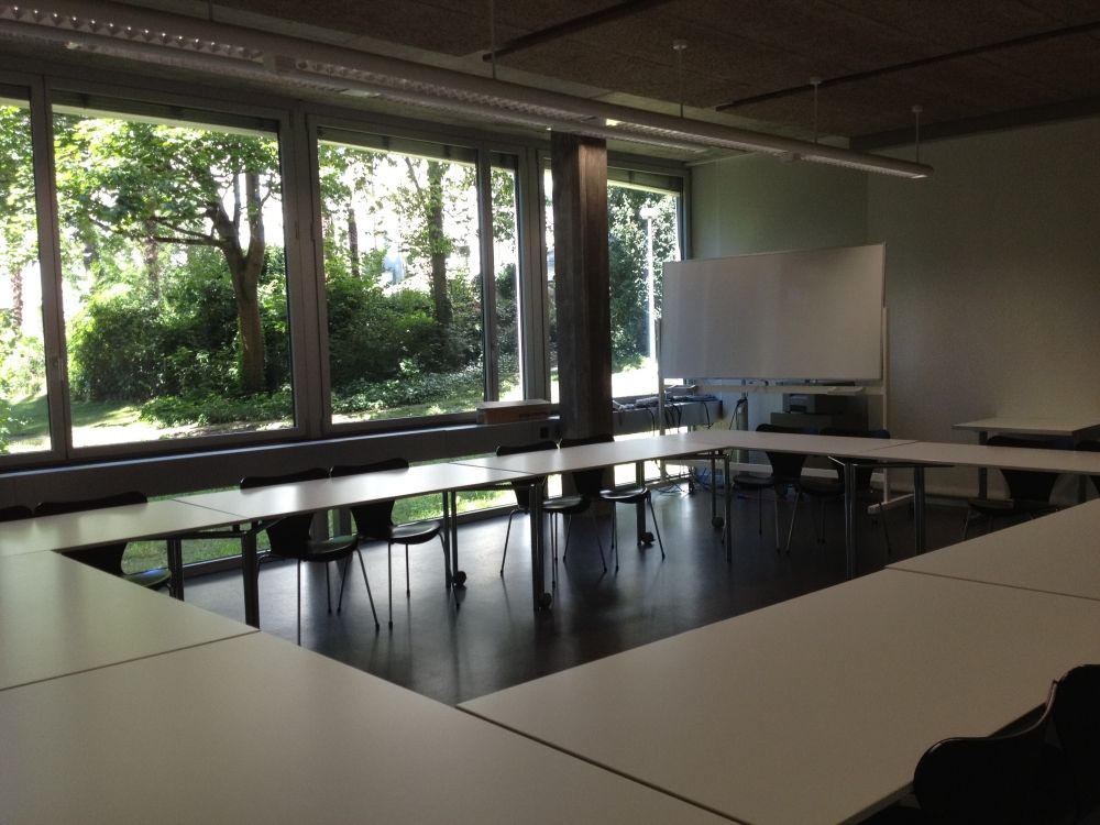 Seminarraum FRE-D-20: Seminarraum in Richtung Tafel