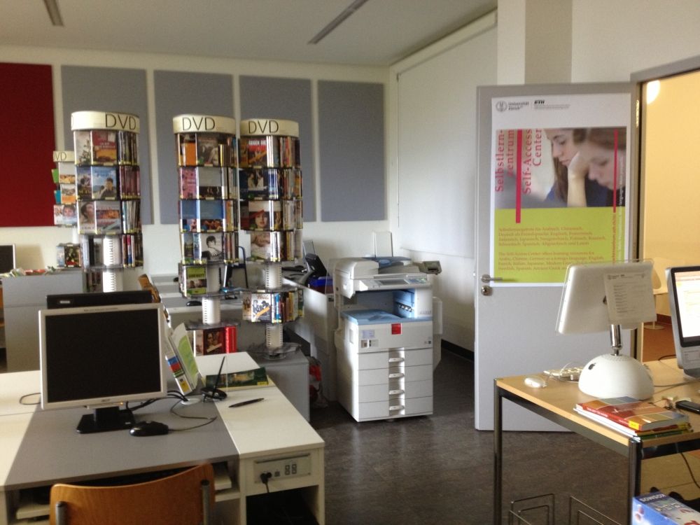 Sprachlabor RAI-J-015: Innenansicht.