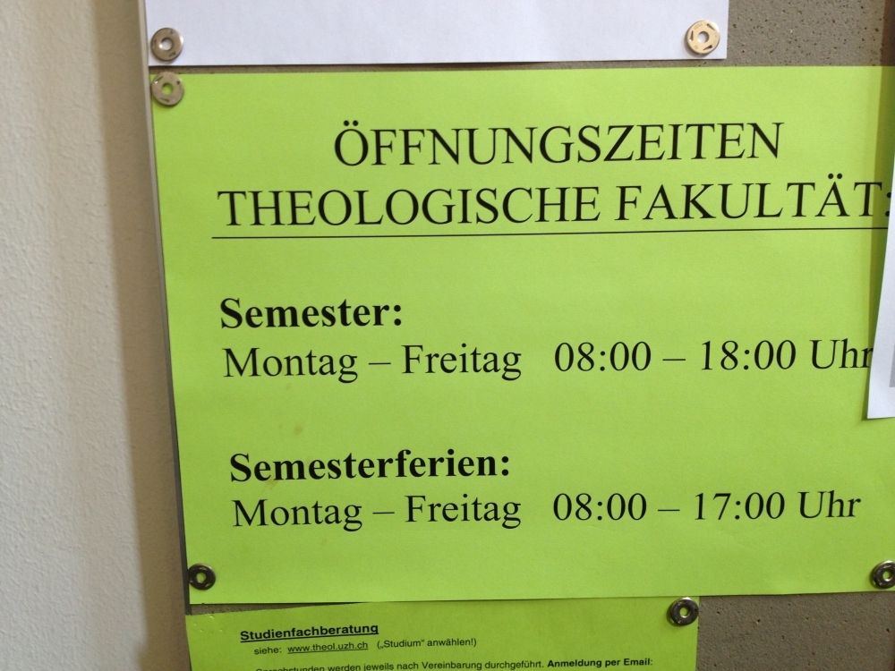 Gebäude KIR: Öffnungszeiten Theologische Fakultät:

Semester: Montag bis Freitag 08.00-18.00 Uhr

Semesterferien: Montag bis Freitag 08.00-17.00 Uhr.
