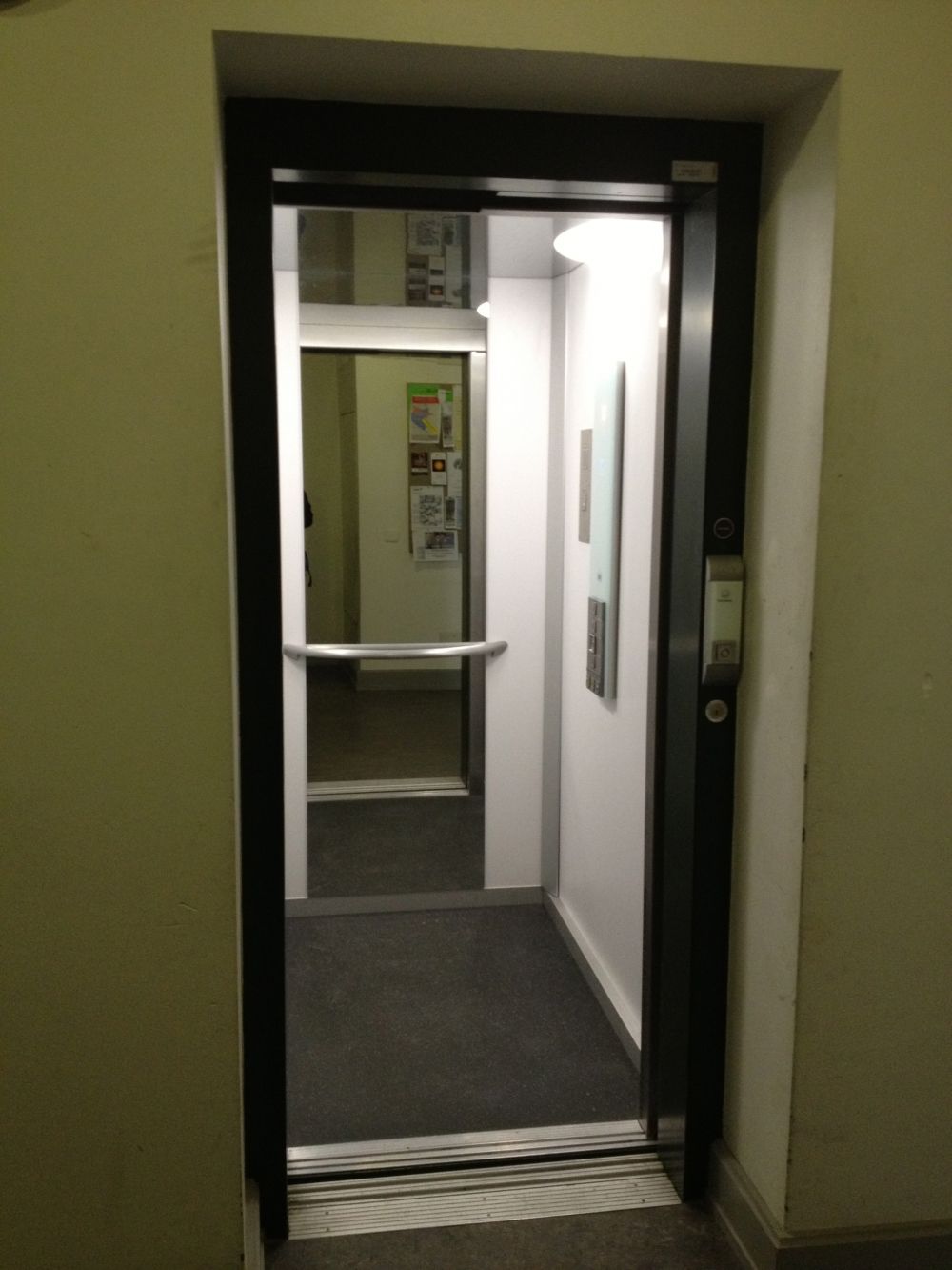 KIR, Lift: Lift-Innenraum.