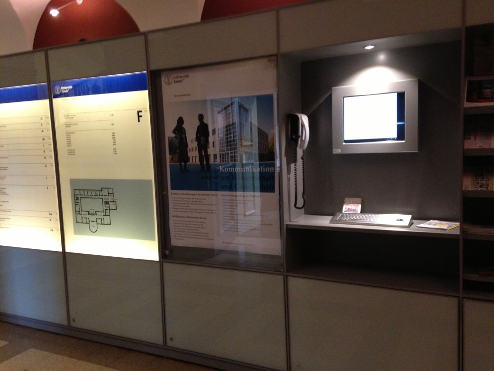 KOL, Stockwerk F: Computer-Terminal.