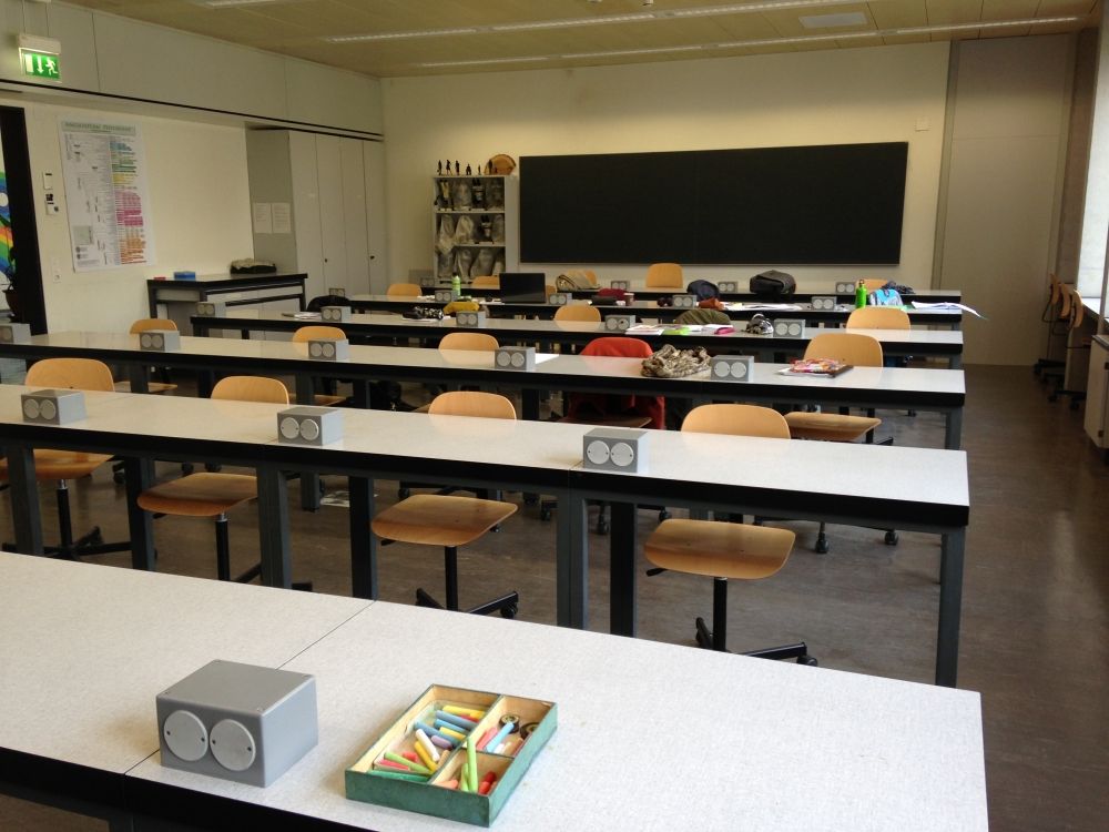 Seminarraum BOT-0-10B: Vom Dozierendenpult aus nach hinten.