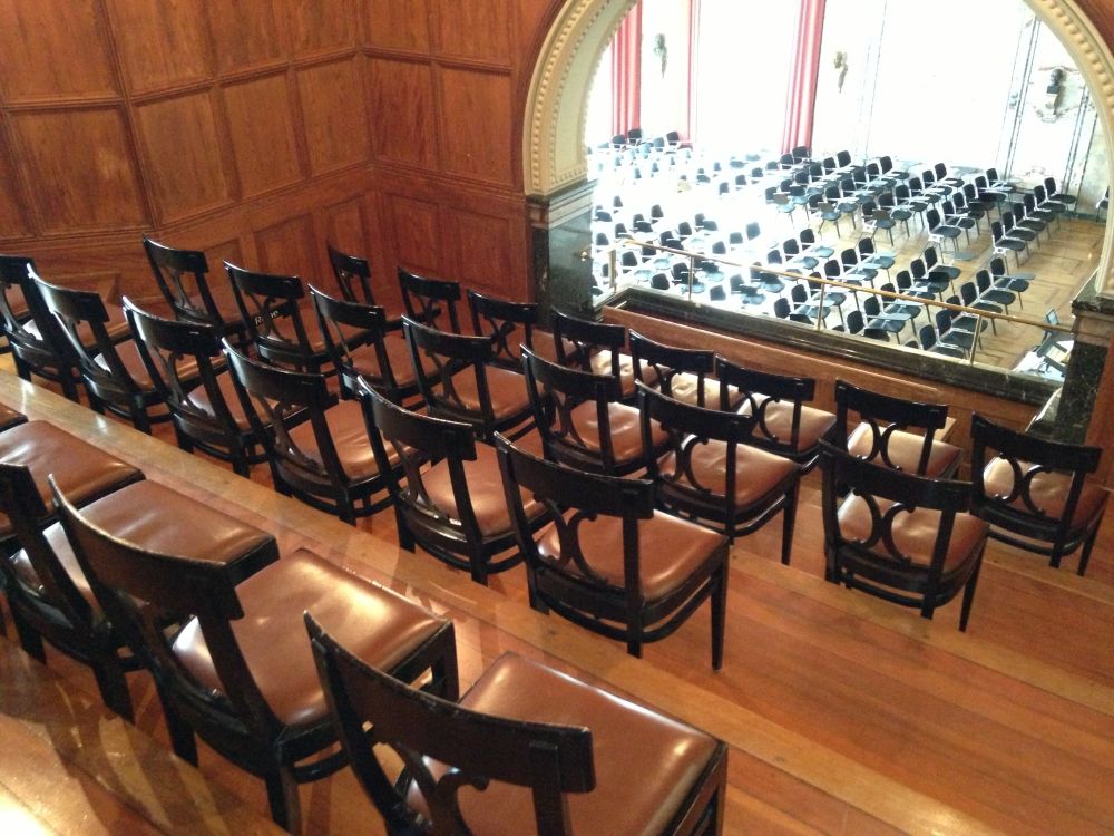 KOL-H, Empore der Aula: Empore.