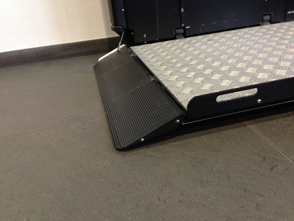 MEN-B, Treppenlift: Rampe knapp 45% Steigung, 20 cm lang.