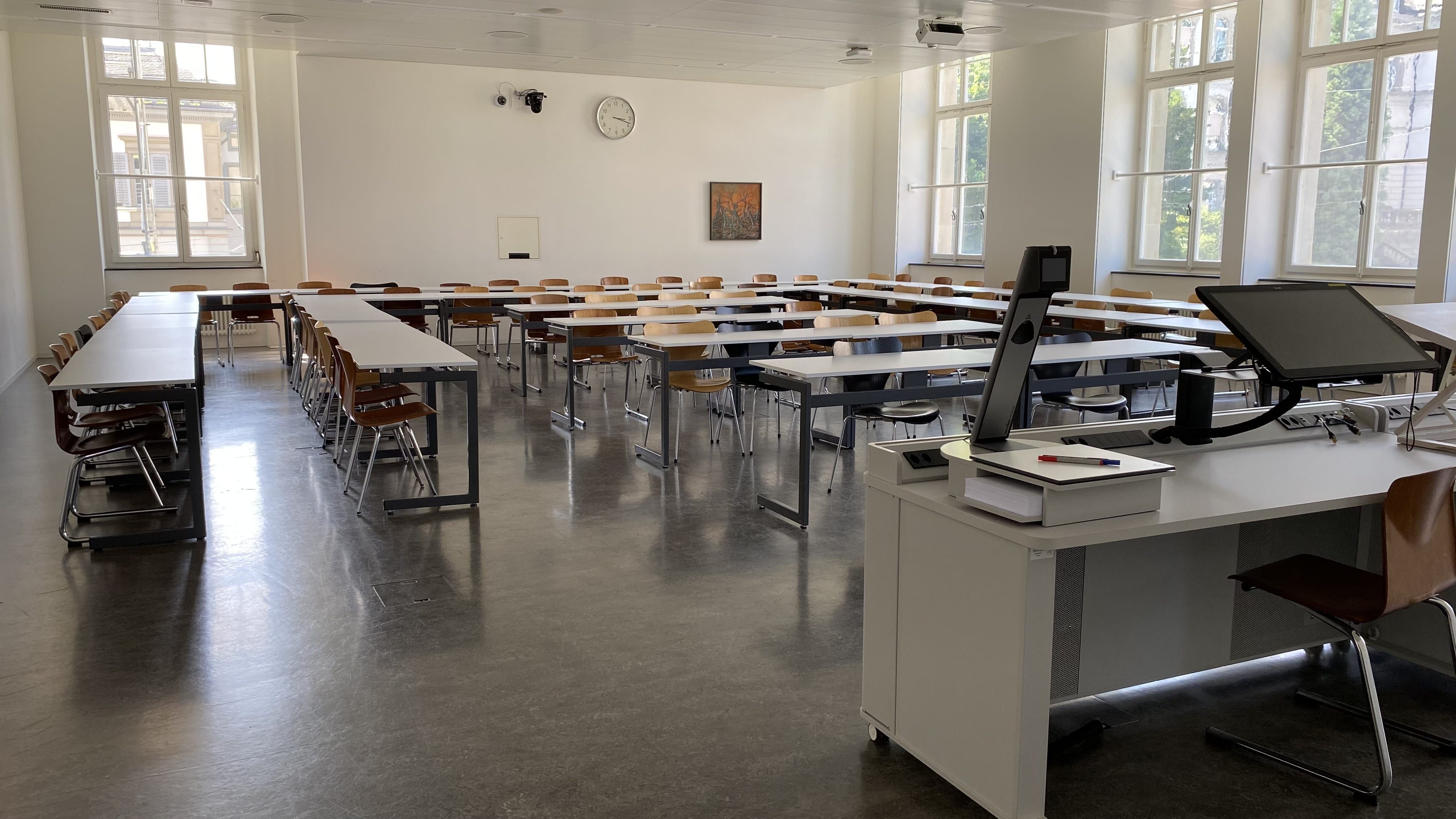 Seminarraum RAI-F-41: Ansicht auf den Raum von der Eingangstüre aus.