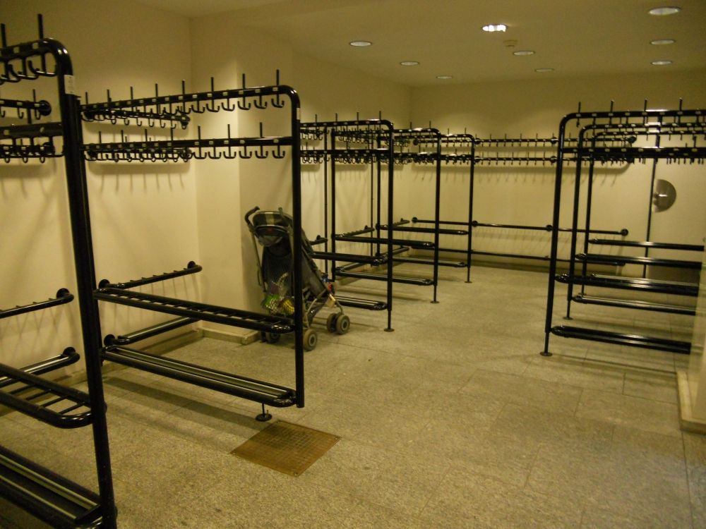 KO2-E, Schliessfächer/Garderobe: Gesamtansicht.