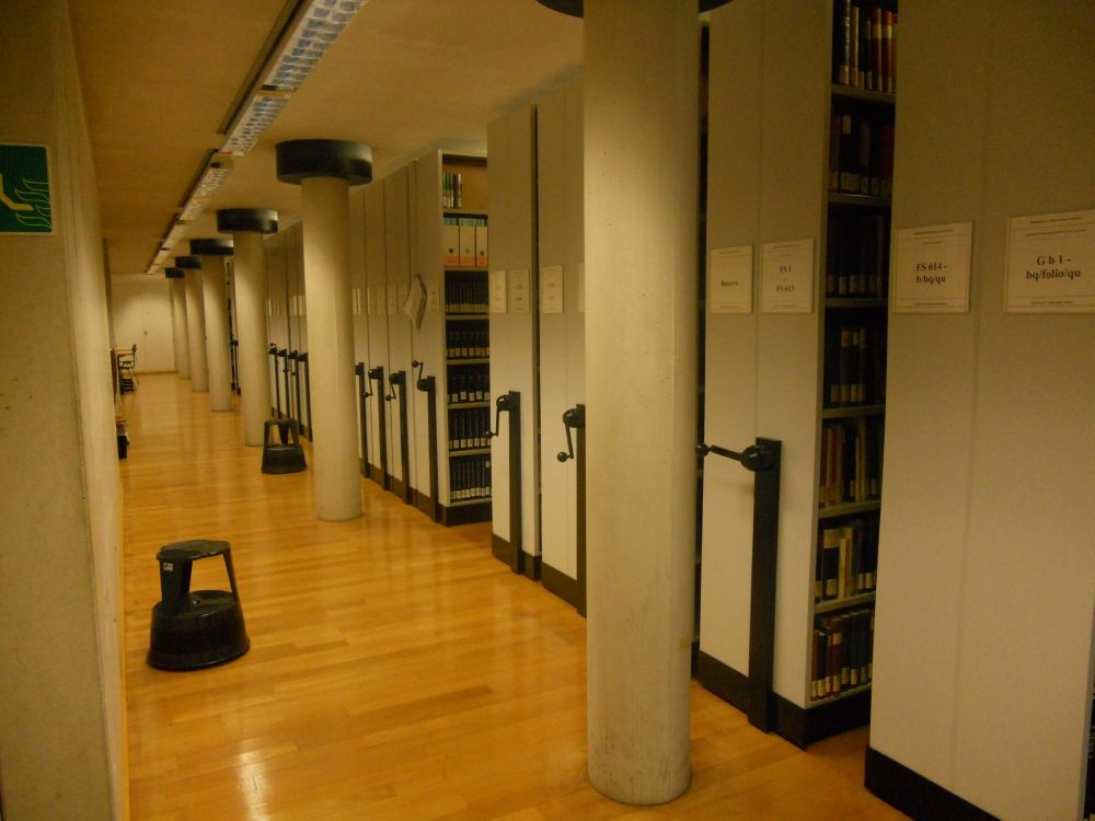 KO2-H, Bibliothek: Compactus-Anlage im Magazin-Geschoss.