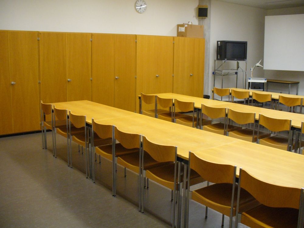 Seminarraum Y30-E-22: Sicht auf die linke Seite.