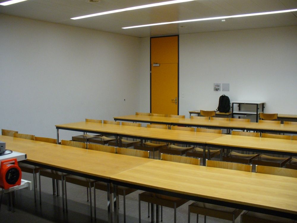 Seminarraum Y30-E-22: Sicht nach hinten.