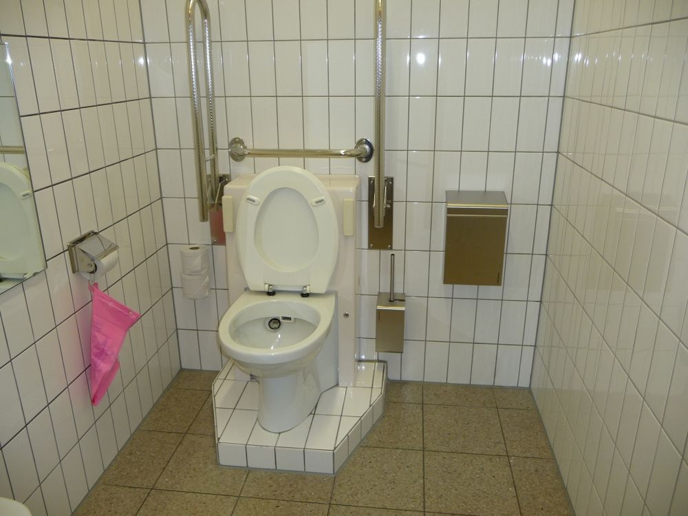 Rollstuhl-WC Y23-G-7: Rollstuhl-WC.