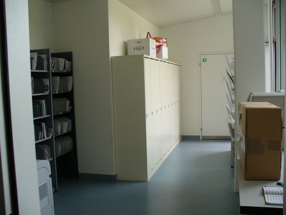 Y55-J, Schliessfächer/Garderobe: Innenraum.