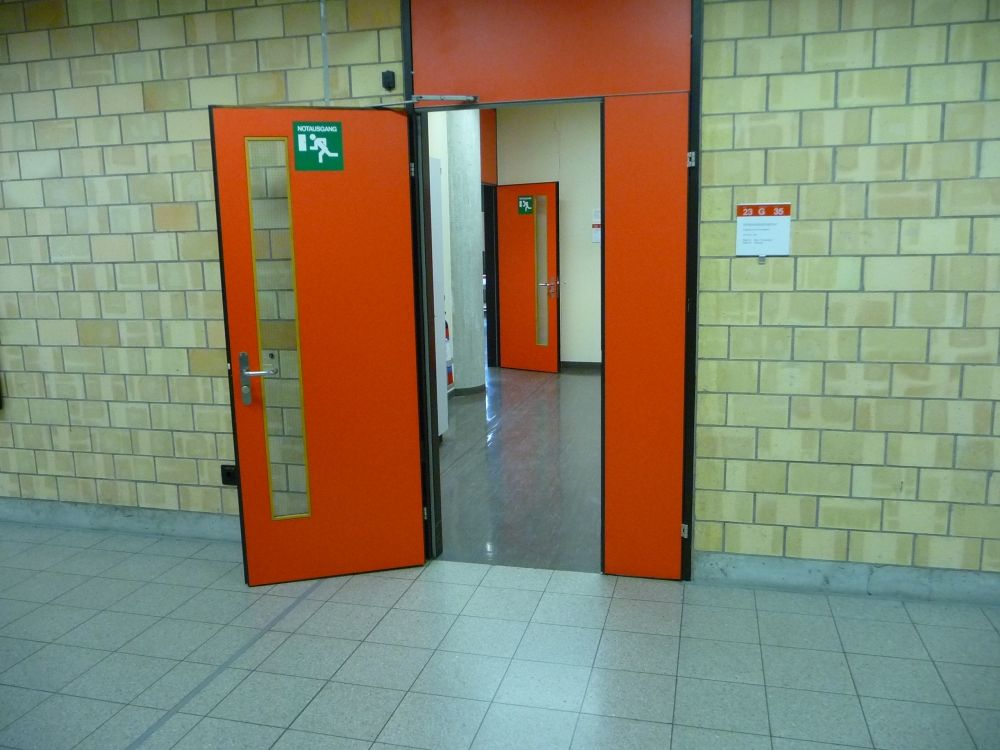 Praktikumsraum Y23-G-32: G-35 (Zugang zu den Kurslaboren)