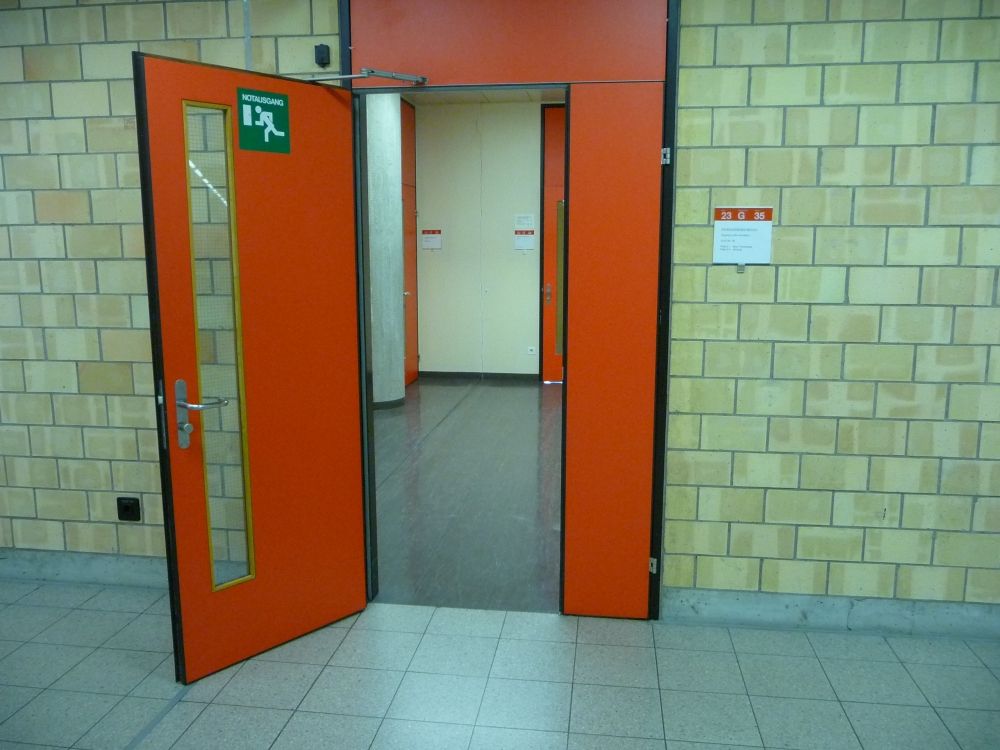 Praktikumsraum Y23-G-36: G-35 (Zugang zu den Kurslaboren)