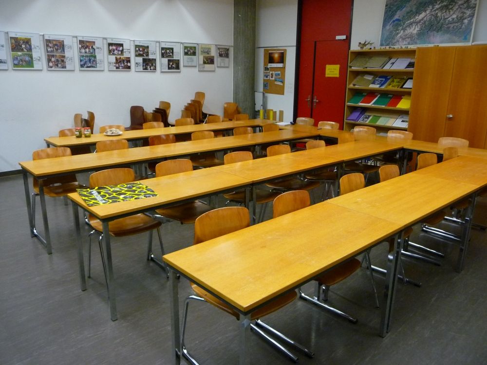 Seminarraum Y25-G-11: Seminarraum von der Küche aus gesehen.