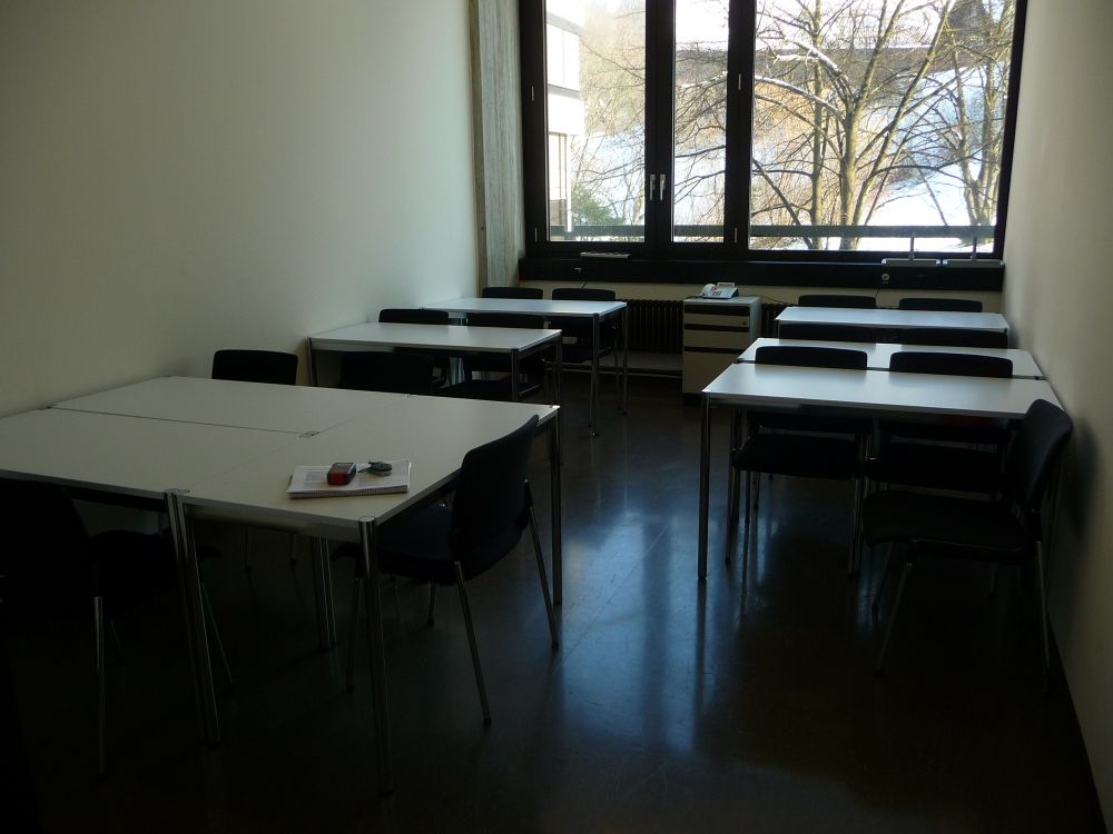 Seminarraum Y44-H-92: Innenansicht Raum von der Tür aus gesehen.