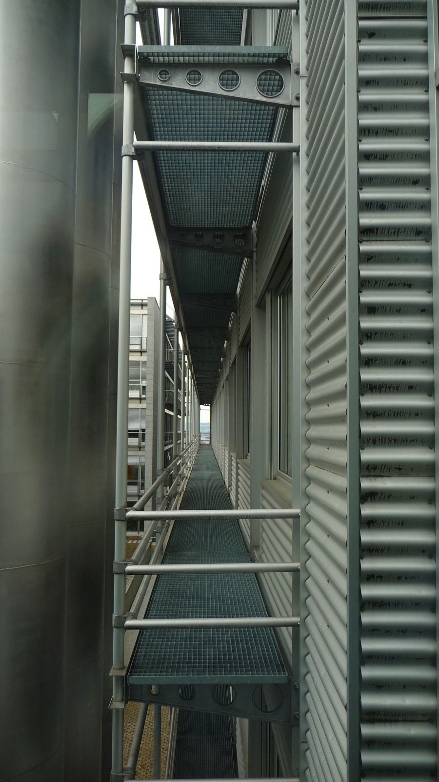 Y36-H, Balkon/Terrasse: Fluchtbalkon (Nahaufnahme).