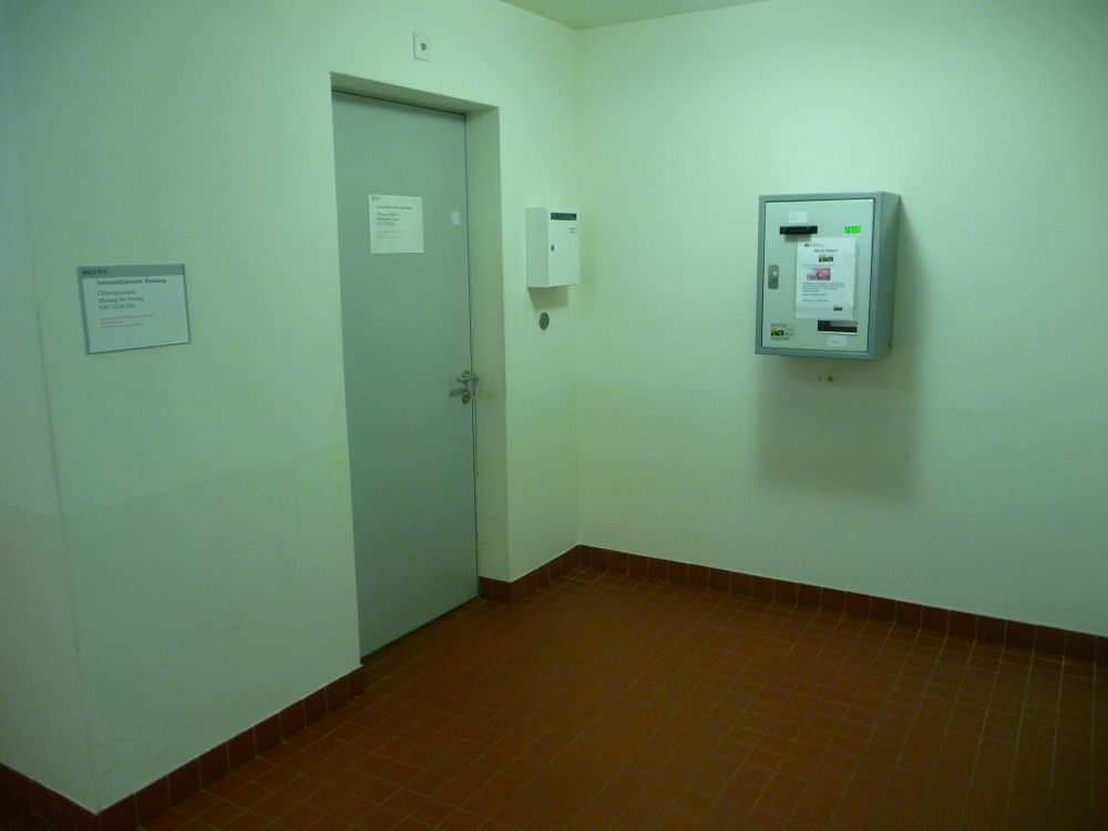 RAI, Stockwerk E: Kopierkarten-Kaufautomat neben E-015 (Beratungsdienste Informatik; Türe links).