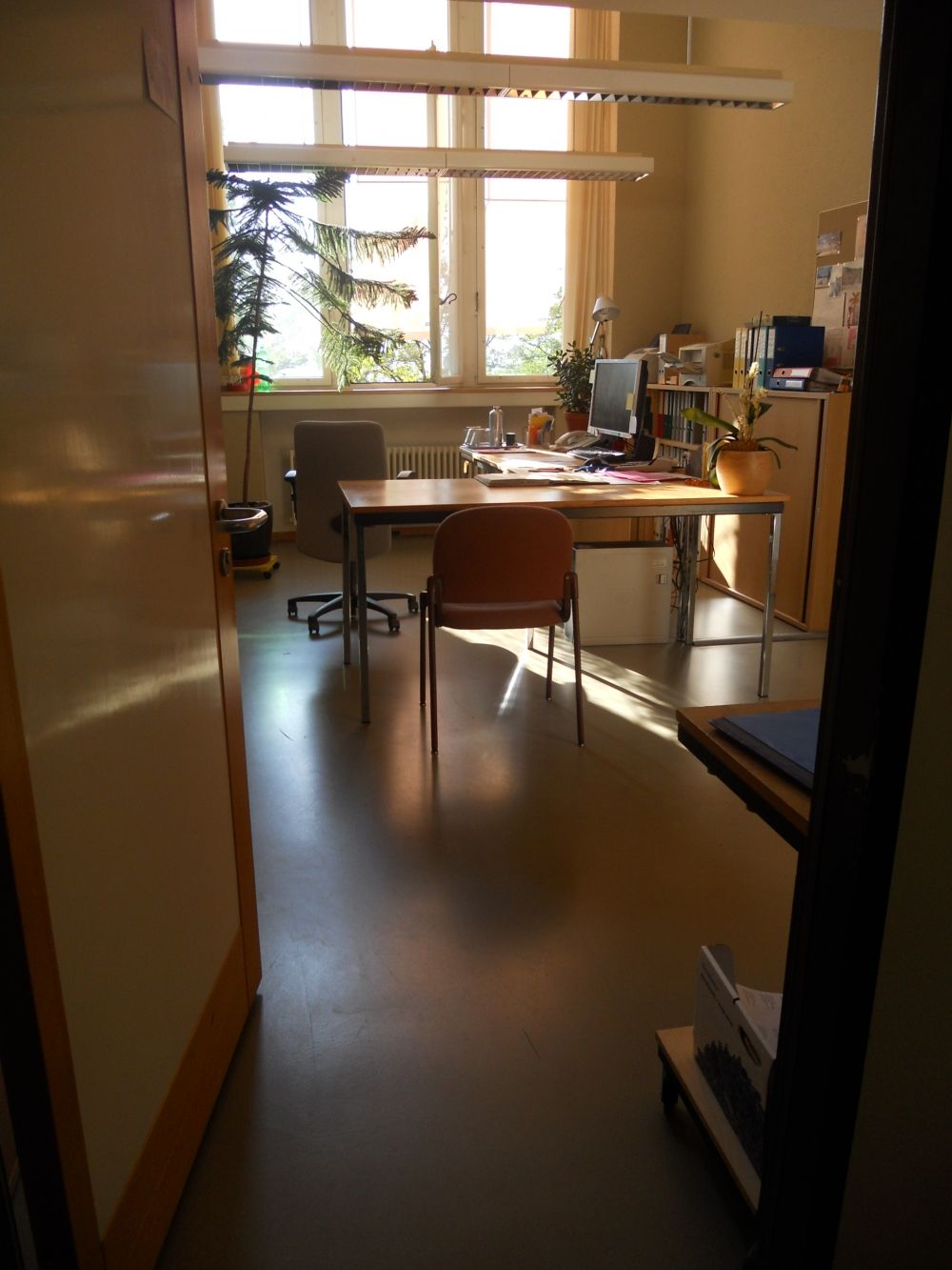 Büro KO2-E-65: Der Innenraum des Büros.