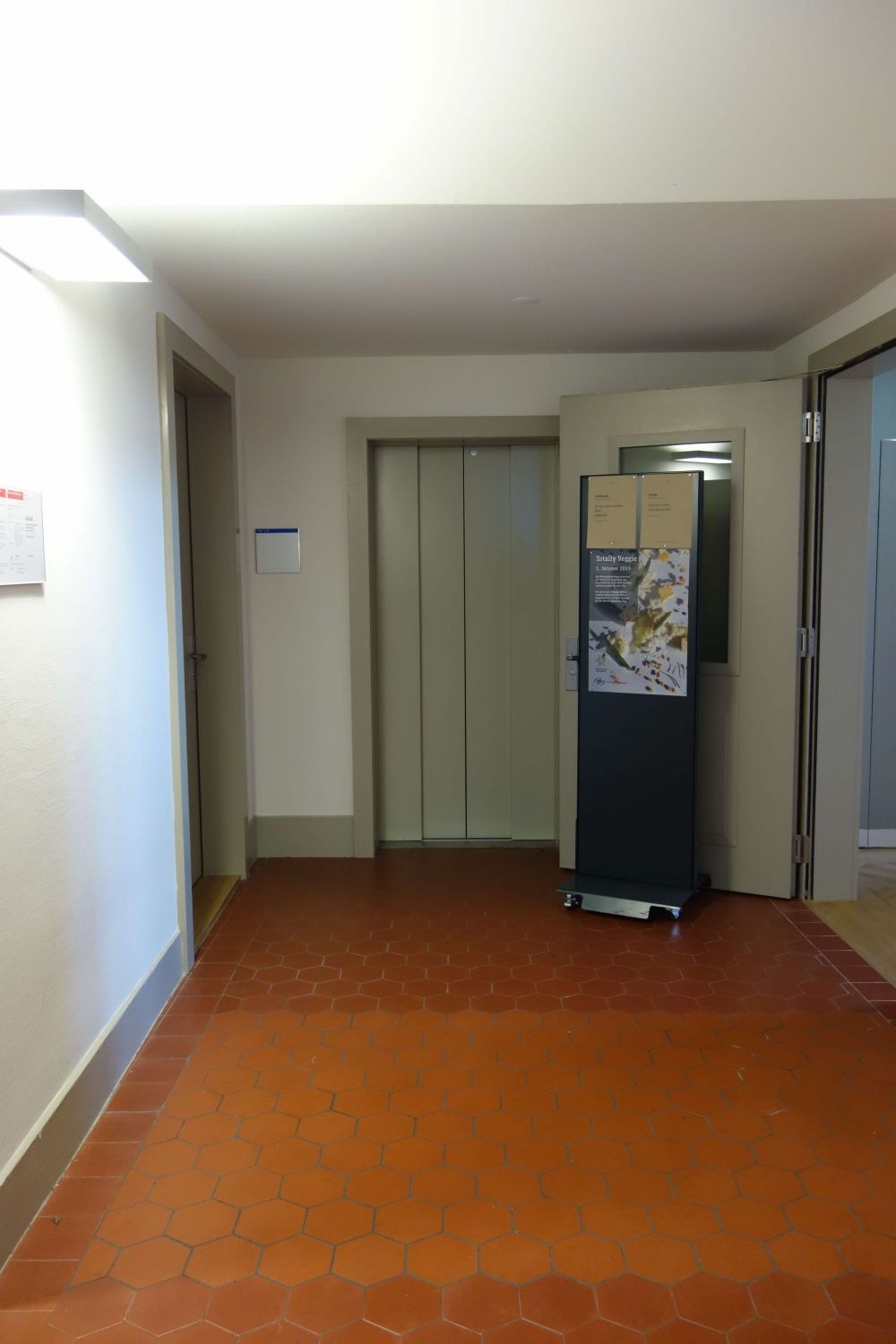 RAA, Lift: Standort des Lifts auf Stockwerk E (0).