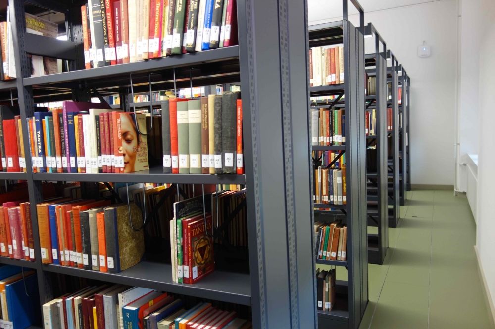 RAA-F, Bücherbestände: Innenansicht des Raumes.