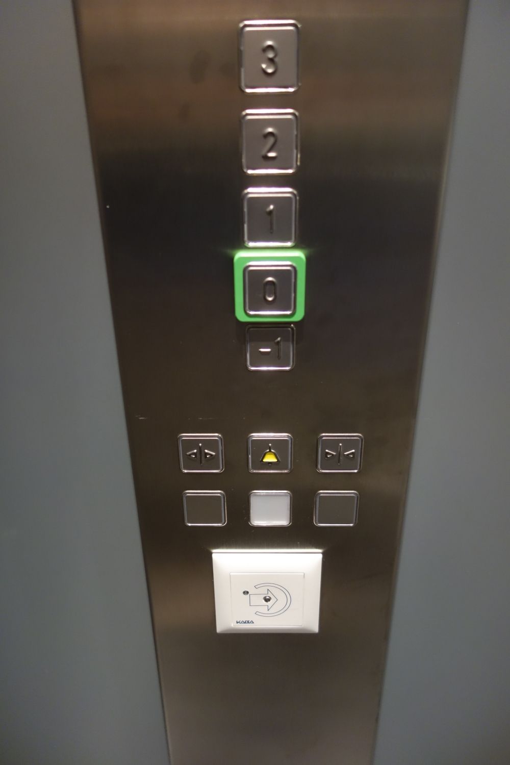 RAA, Lift: Lifttasten innen.