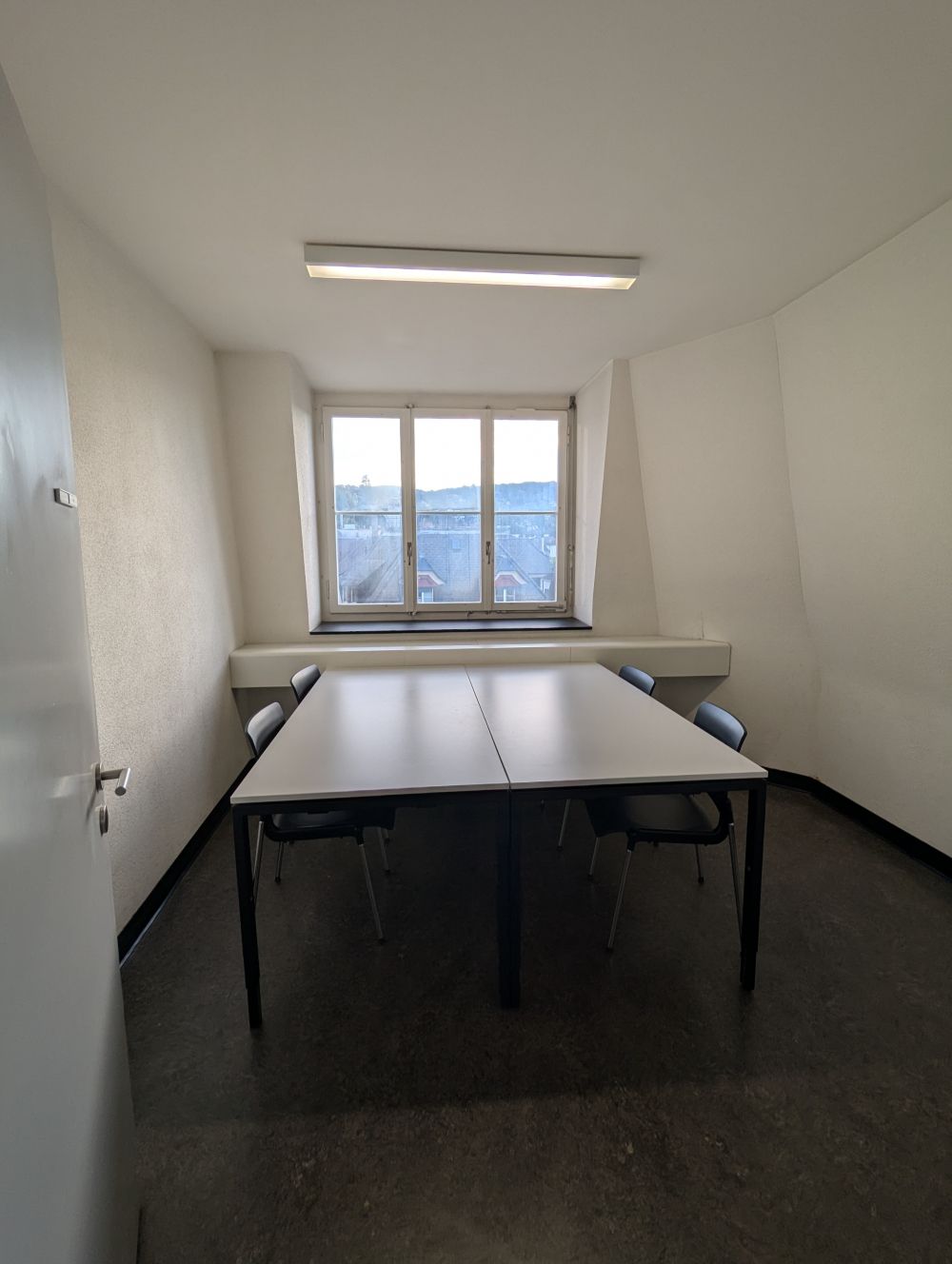 Arbeitsraum für Studierende RAI-BIB-L-133: Innenansicht des Gruppenraums "Sevilla".